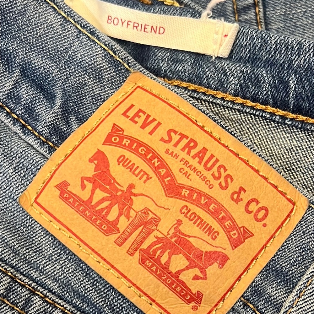 Levi’s Boyfriend Jeans Women’s Size 30